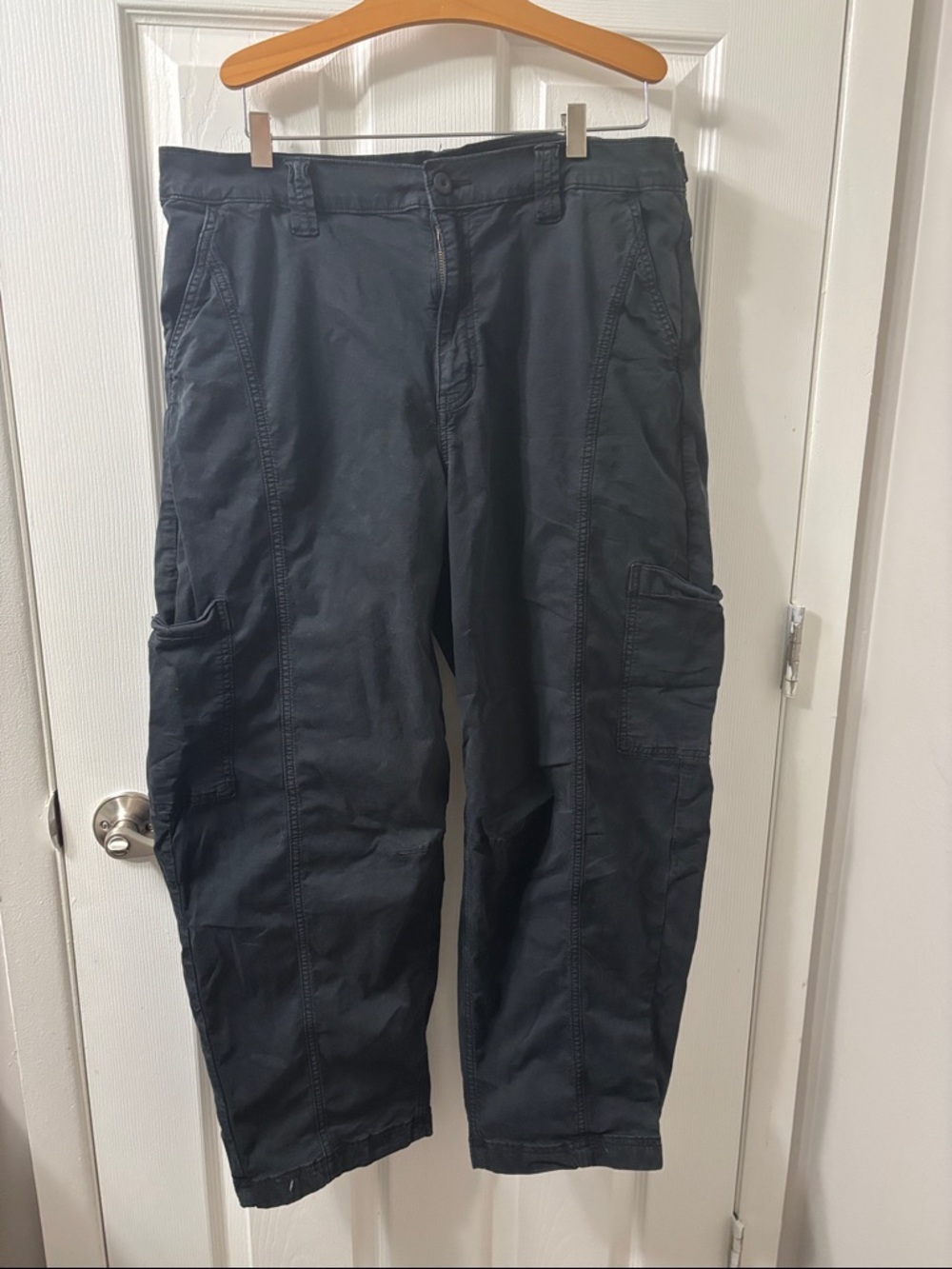 American Eagle barrel leg stretch cargo